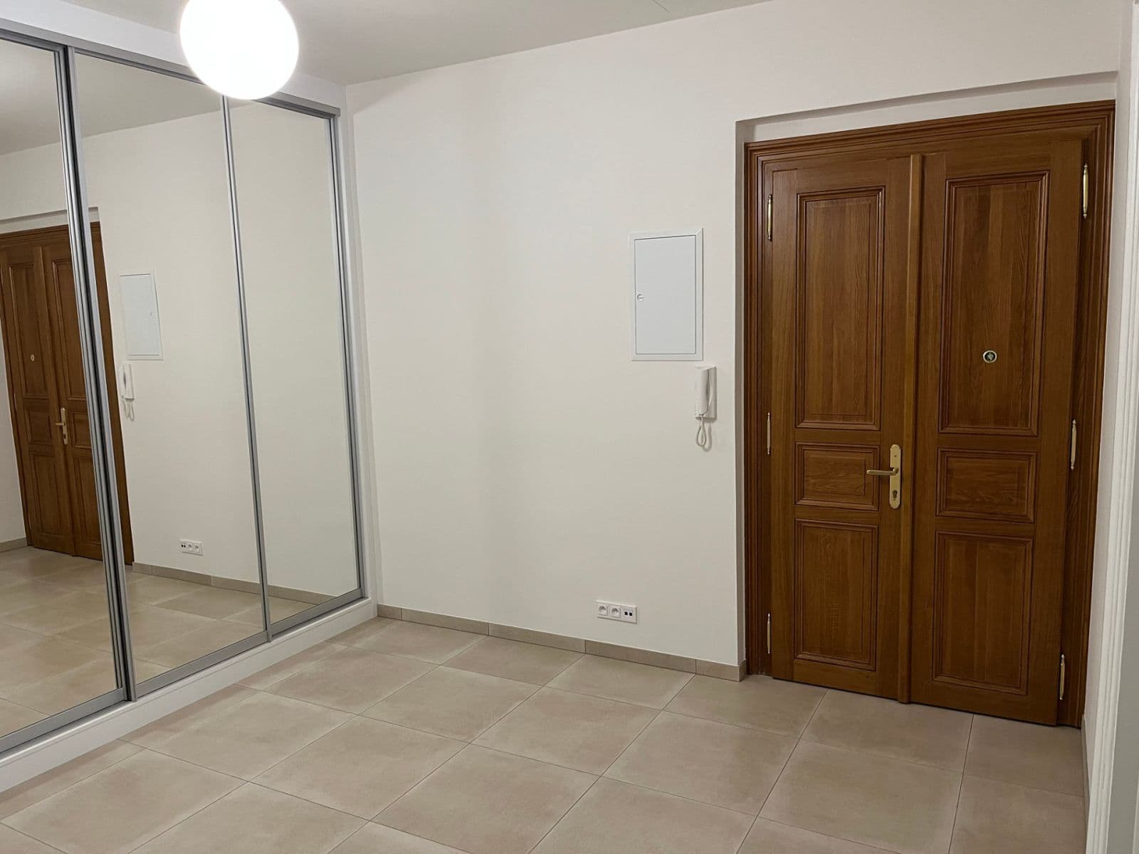 Prenájom kancelárie 72 m², Korunní, Praha, Praha Prenájom kancelárie 72 m², Korunní, Praha, Praha