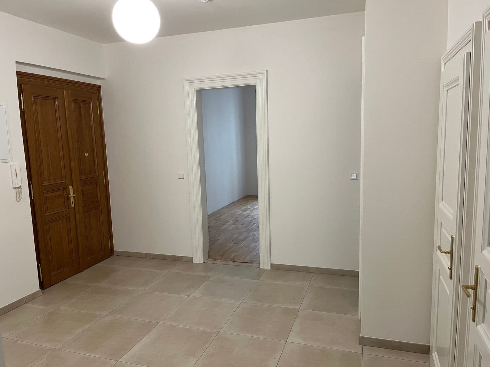 Prenájom kancelárie 72 m², Korunní, Praha, Praha Prenájom kancelárie 72 m², Korunní, Praha, Praha