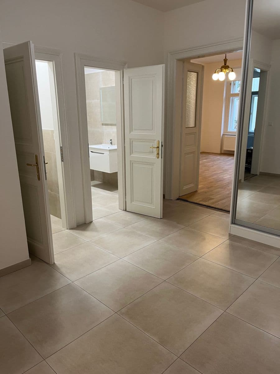 Prenájom kancelárie 72 m², Korunní, Praha, Praha Prenájom kancelárie 72 m², Korunní, Praha, Praha