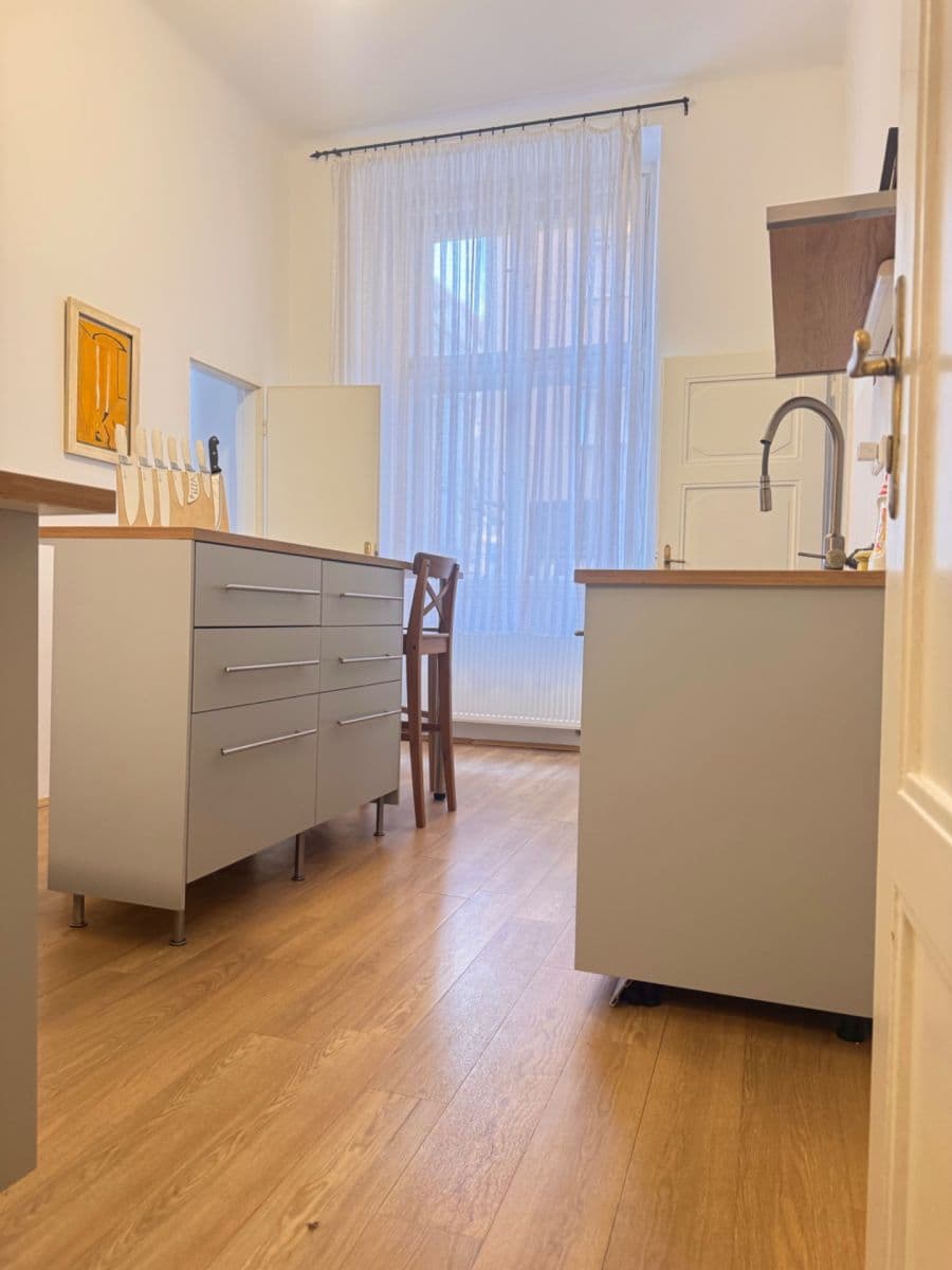 Prenájom bytu 3-izbový 77 m², Heřmanova, Praha, Praha Prenájom bytu 3-izbový 77 m², Heřmanova, Praha, Praha