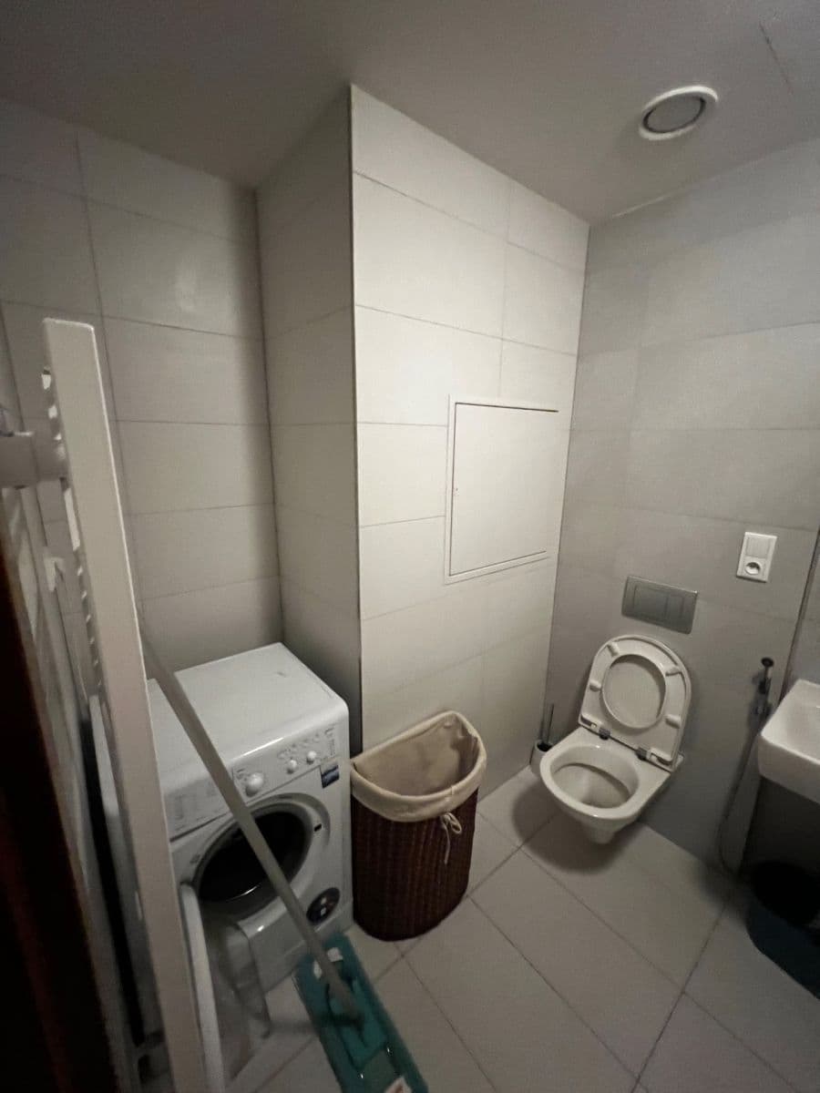 Prenájom bytu 2-izbový 74 m², Jeremiášova, Praha, Praha Prenájom bytu 2-izbový 74 m², Jeremiášova, Praha, Praha