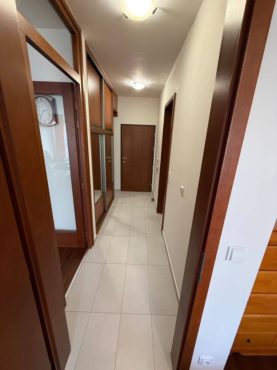 Prenájom bytu 2-izbový 74 m², Jeremiášova, Praha, Praha Prenájom bytu 2-izbový 74 m², Jeremiášova, Praha, Praha