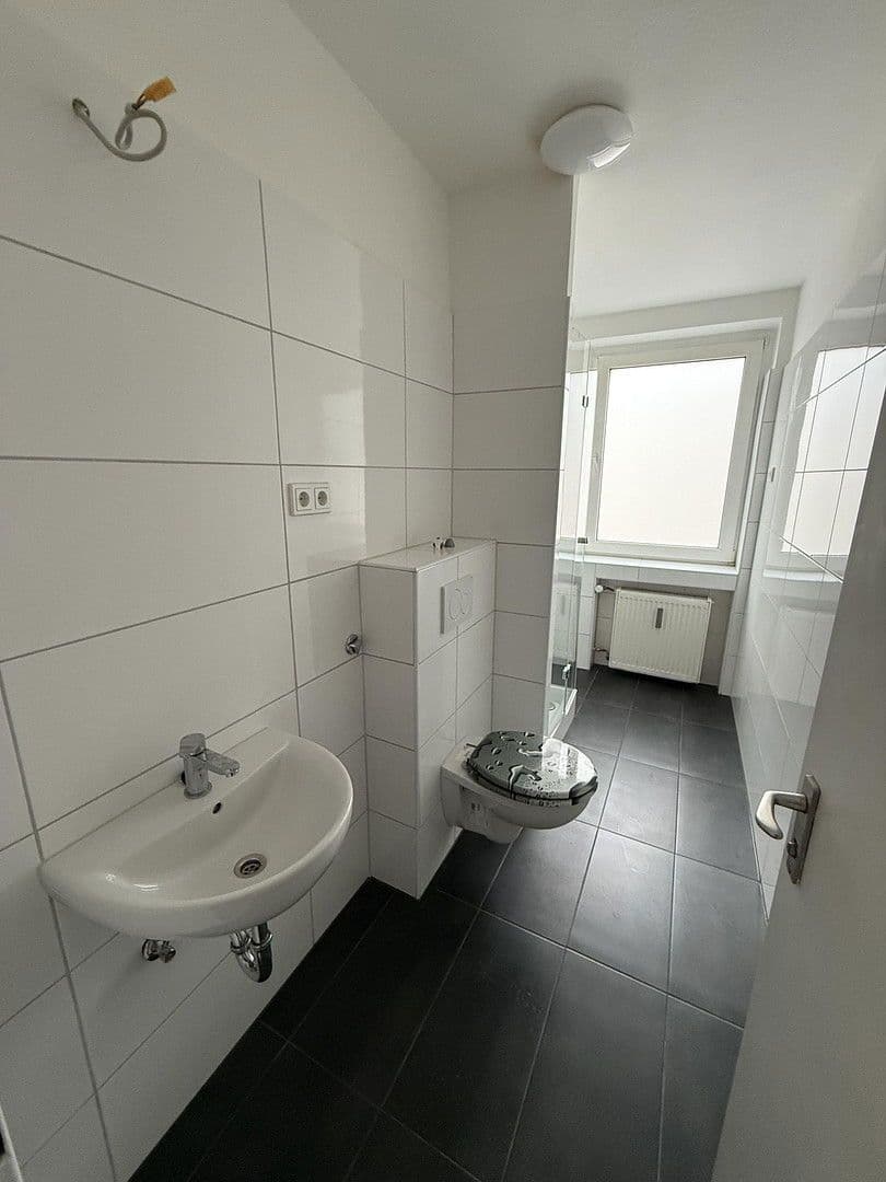 Prenájom bytu 2-izbový 66 m², Berliner Str.32, Köln, Severné Porýnie - Westfálsko Prenájom bytu 2-izbový 66 m², Berliner Str.32, Köln, Severné Porýnie - Westfálsko