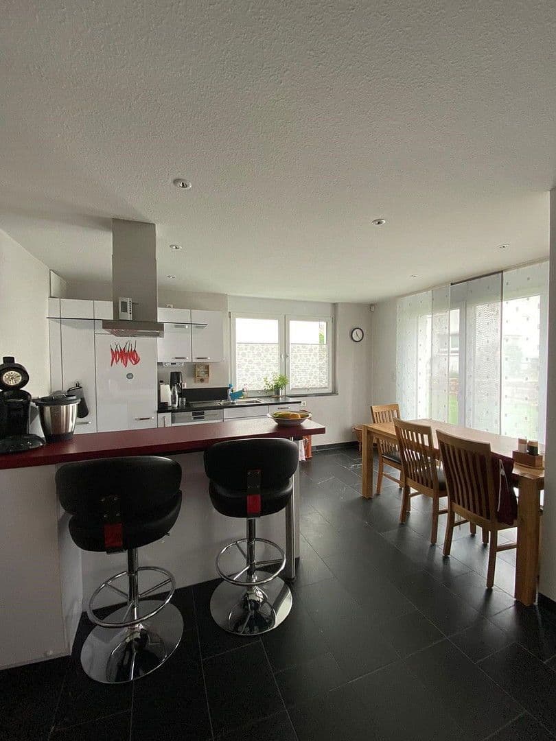 Prenájom bytu 3-izbový 86 m², Nufringen, Bádensko-Wurttembersko Prenájom bytu 3-izbový 86 m², Nufringen, Bádensko-Wurttembersko