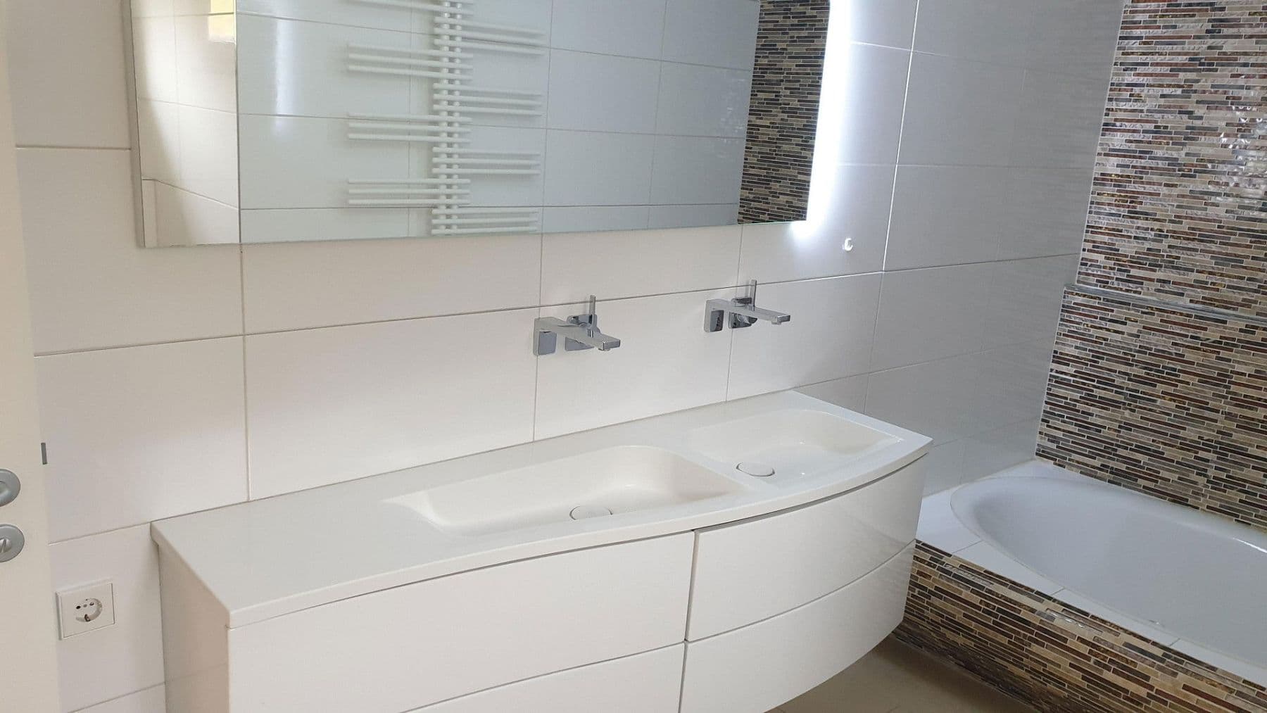 Prenájom bytu 4-izbový 220 m², Am Goldberg 9, Heusenstamm, Hesensko Prenájom bytu 4-izbový 220 m², Am Goldberg 9, Heusenstamm, Hesensko