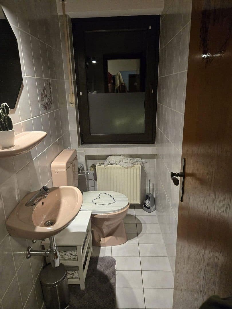 Prenájom bytu 3-izbový 95 m², Waldorfer Weg 41, Bornheim, Severné Porýnie - Westfálsko Prenájom bytu 3-izbový 95 m², Waldorfer Weg 41, Bornheim, Severné Porýnie - Westfálsko