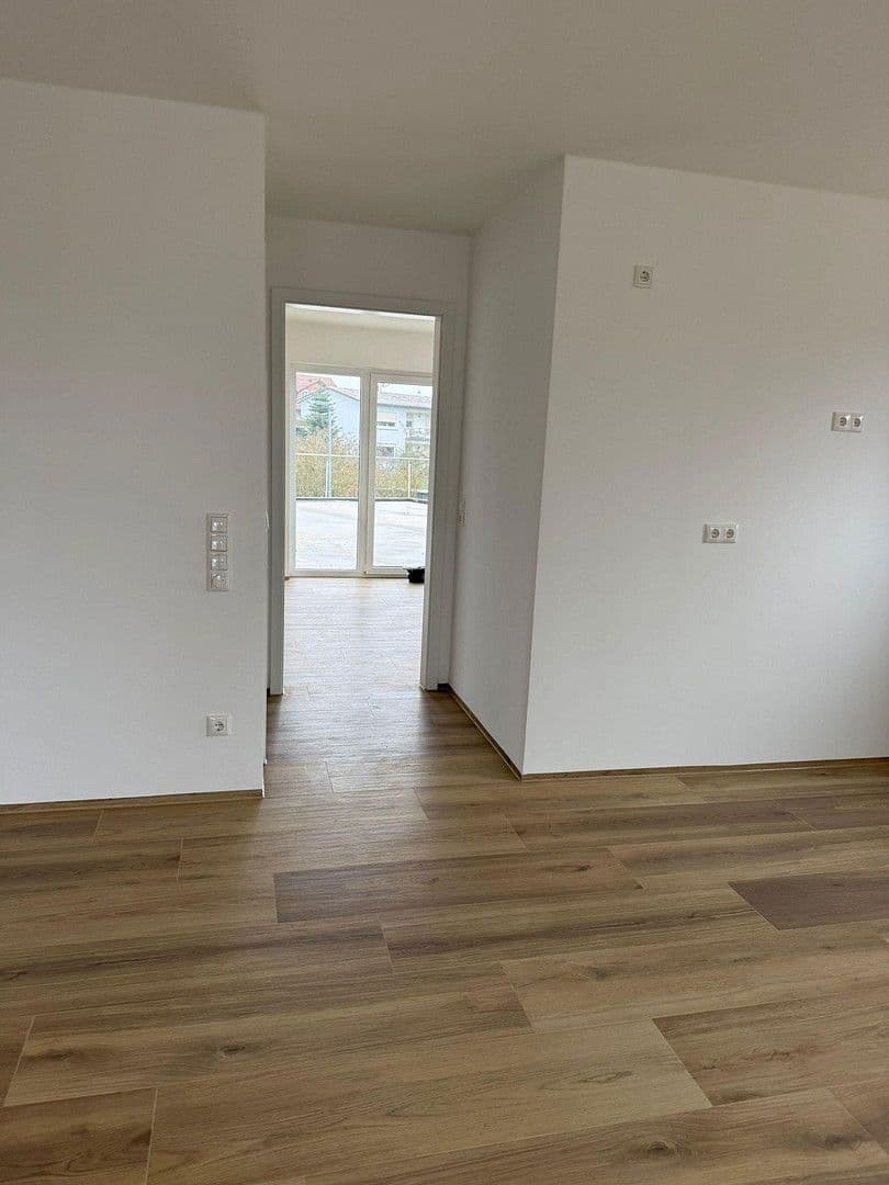 Prenájom bytu 3-izbový 80 m², Pohlheim, Hesensko Prenájom bytu 3-izbový 80 m², Pohlheim, Hesensko