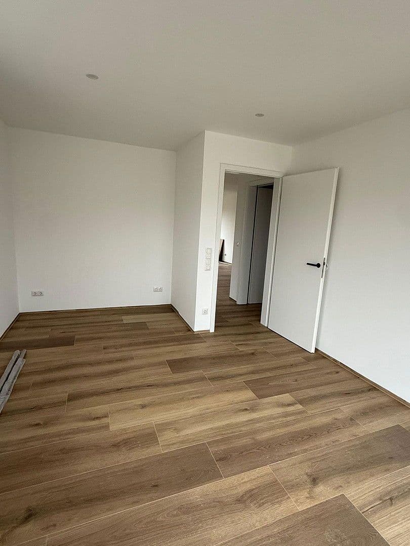 Prenájom bytu 3-izbový 80 m², Pohlheim, Hesensko Prenájom bytu 3-izbový 80 m², Pohlheim, Hesensko