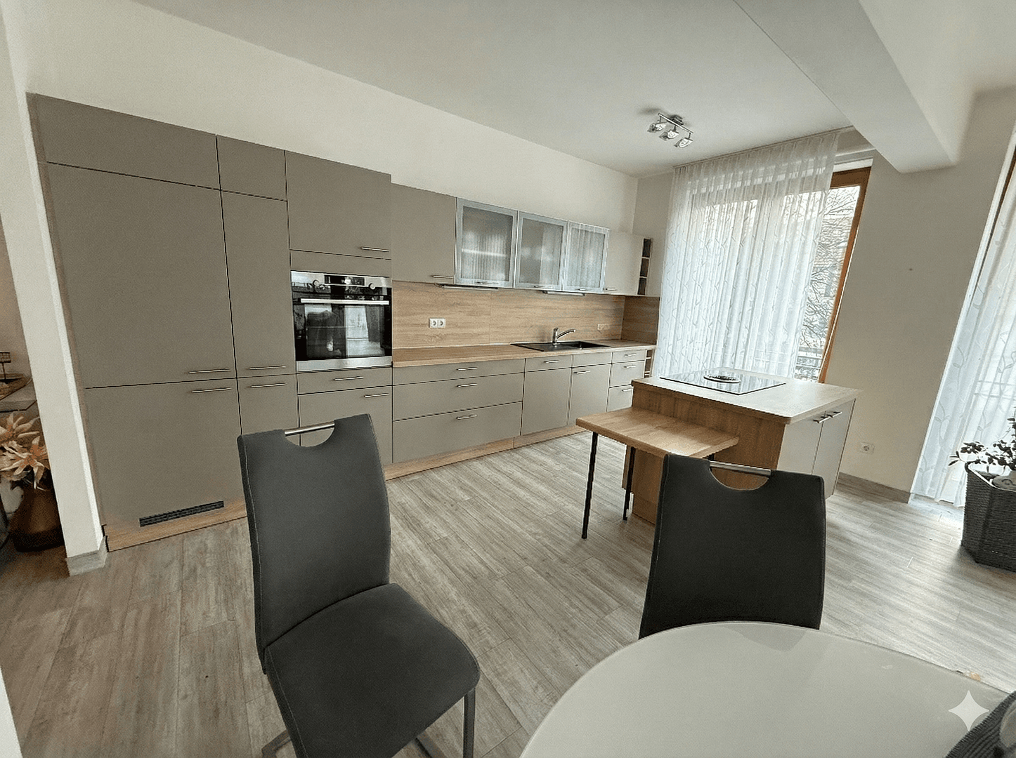 Prenájom bytu 3-izbový 136 m², Ilmenau, Durínsko Prenájom bytu 3-izbový 136 m², Ilmenau, Durínsko