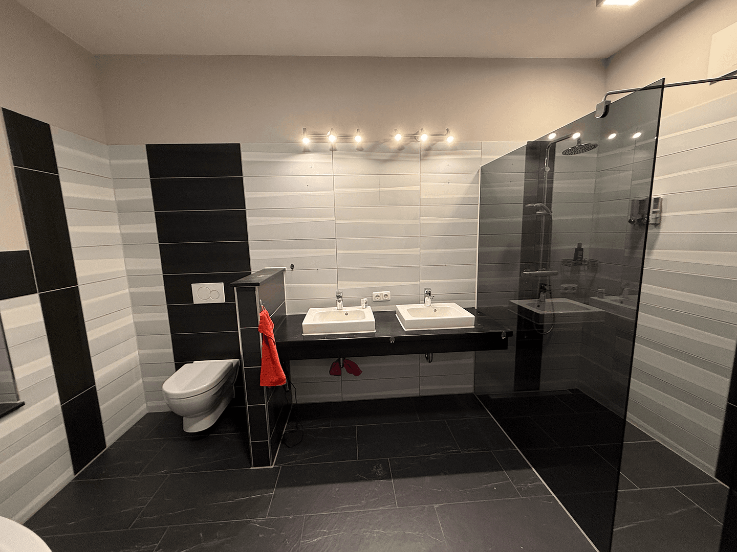 Prenájom bytu 3-izbový 136 m², Ilmenau, Durínsko Prenájom bytu 3-izbový 136 m², Ilmenau, Durínsko