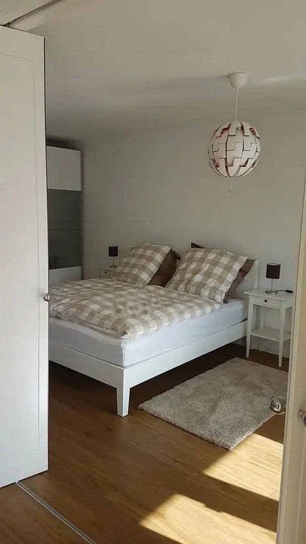 Prenájom bytu 2-izbový 70 m², München, Bavorsko Prenájom bytu 2-izbový 70 m², München, Bavorsko