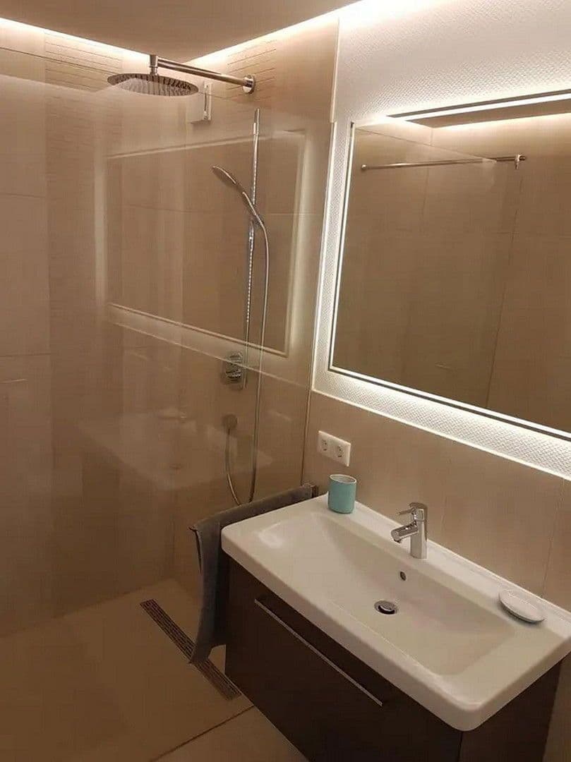 Prenájom bytu 2-izbový 70 m², München, Bavorsko Prenájom bytu 2-izbový 70 m², München, Bavorsko