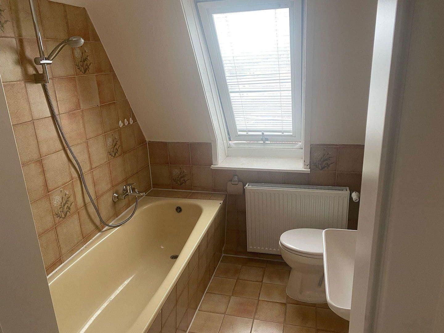 Prenájom bytu 3-izbový 92 m², Cord-Steding-Straße 36, Bremen, Brémy Prenájom bytu 3-izbový 92 m², Cord-Steding-Straße 36, Bremen, Brémy