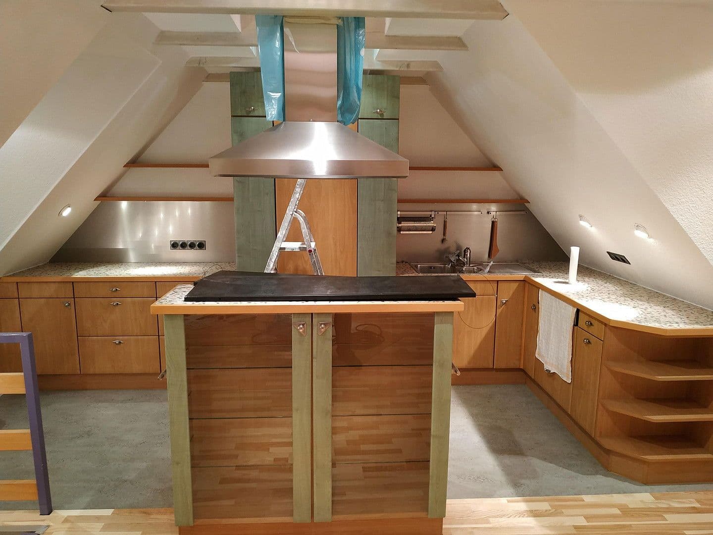 Prenájom bytu 2-izbový 102 m², Krefeld, Severné Porýnie - Westfálsko Prenájom bytu 2-izbový 102 m², Krefeld, Severné Porýnie - Westfálsko