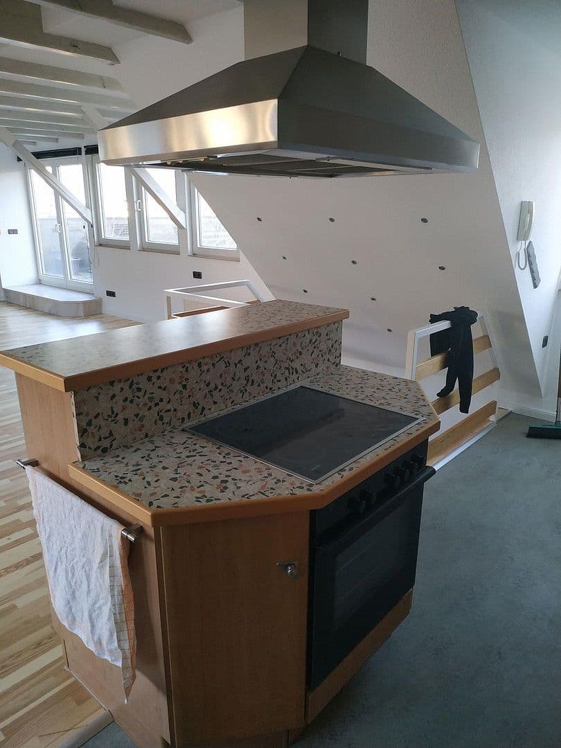 Prenájom bytu 2-izbový 102 m², Krefeld, Severné Porýnie - Westfálsko Prenájom bytu 2-izbový 102 m², Krefeld, Severné Porýnie - Westfálsko