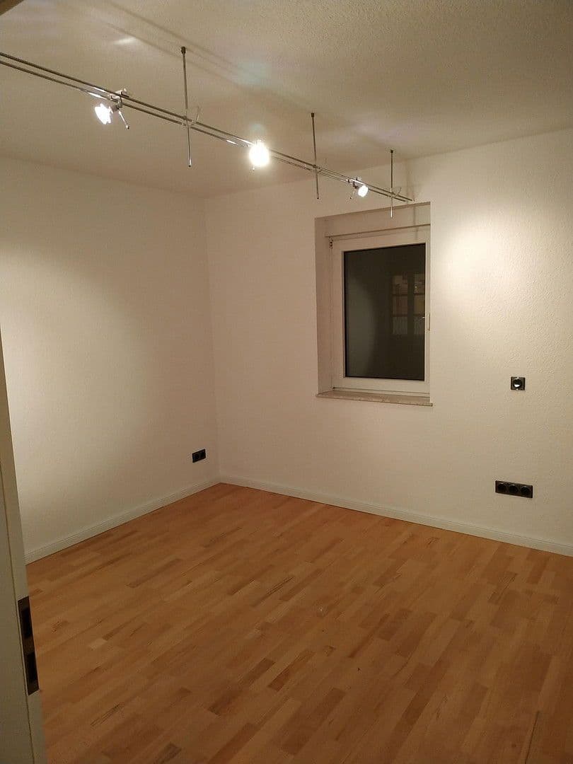 Prenájom bytu 2-izbový 102 m², Krefeld, Severné Porýnie - Westfálsko Prenájom bytu 2-izbový 102 m², Krefeld, Severné Porýnie - Westfálsko