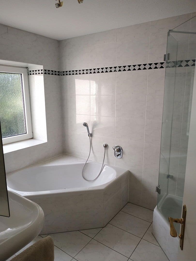 Prenájom bytu 2-izbový 102 m², Krefeld, Severné Porýnie - Westfálsko Prenájom bytu 2-izbový 102 m², Krefeld, Severné Porýnie - Westfálsko