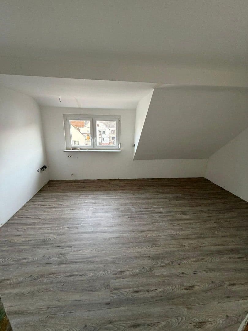 Prenájom bytu 4-izbový 155 m², Hintere Dorfstraße 27, Sulzbach am Main, Bavorsko Prenájom bytu 4-izbový 155 m², Hintere Dorfstraße 27, Sulzbach am Main, Bavorsko