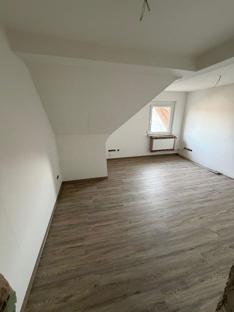 Prenájom bytu 4-izbový 155 m², Hintere Dorfstraße 27, Sulzbach am Main, Bavorsko Prenájom bytu 4-izbový 155 m², Hintere Dorfstraße 27, Sulzbach am Main, Bavorsko