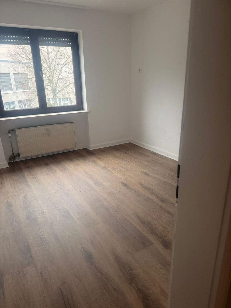 Prenájom bytu 4-izbový 103 m², Landau, Porýnie-Falcko Prenájom bytu 4-izbový 103 m², Landau, Porýnie-Falcko