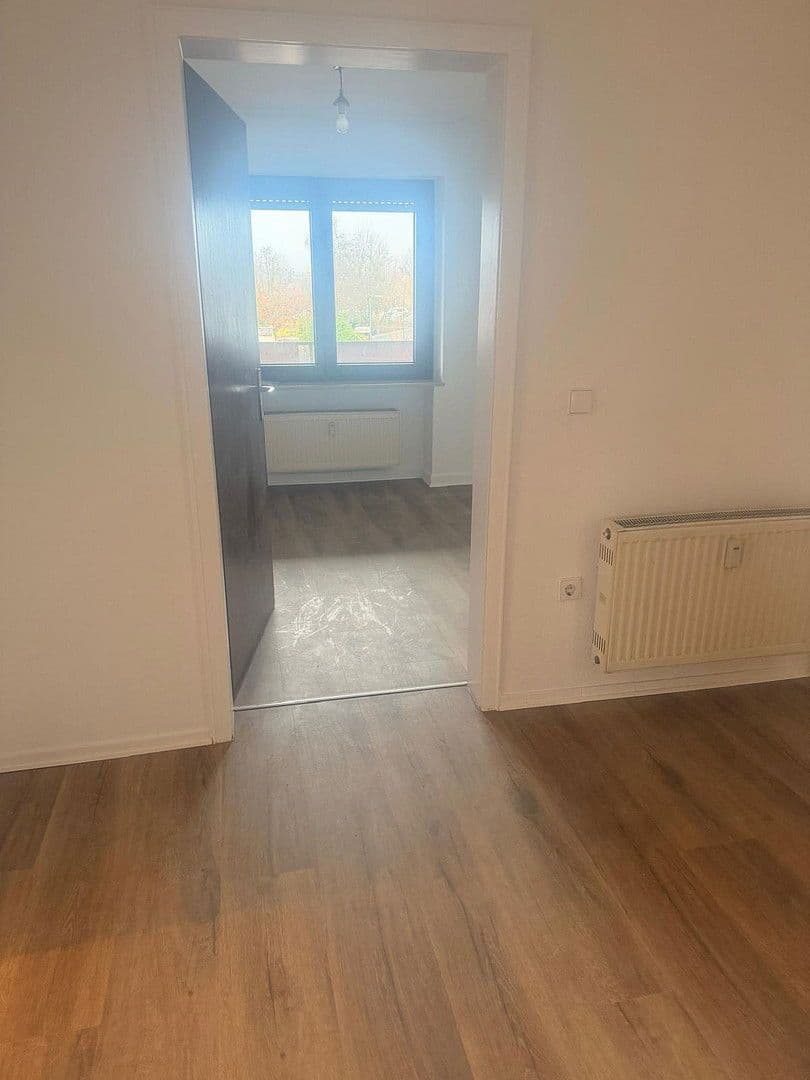 Prenájom bytu 4-izbový 103 m², Landau, Porýnie-Falcko Prenájom bytu 4-izbový 103 m², Landau, Porýnie-Falcko