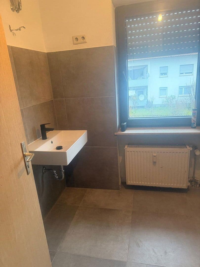 Prenájom bytu 4-izbový 103 m², Landau, Porýnie-Falcko Prenájom bytu 4-izbový 103 m², Landau, Porýnie-Falcko