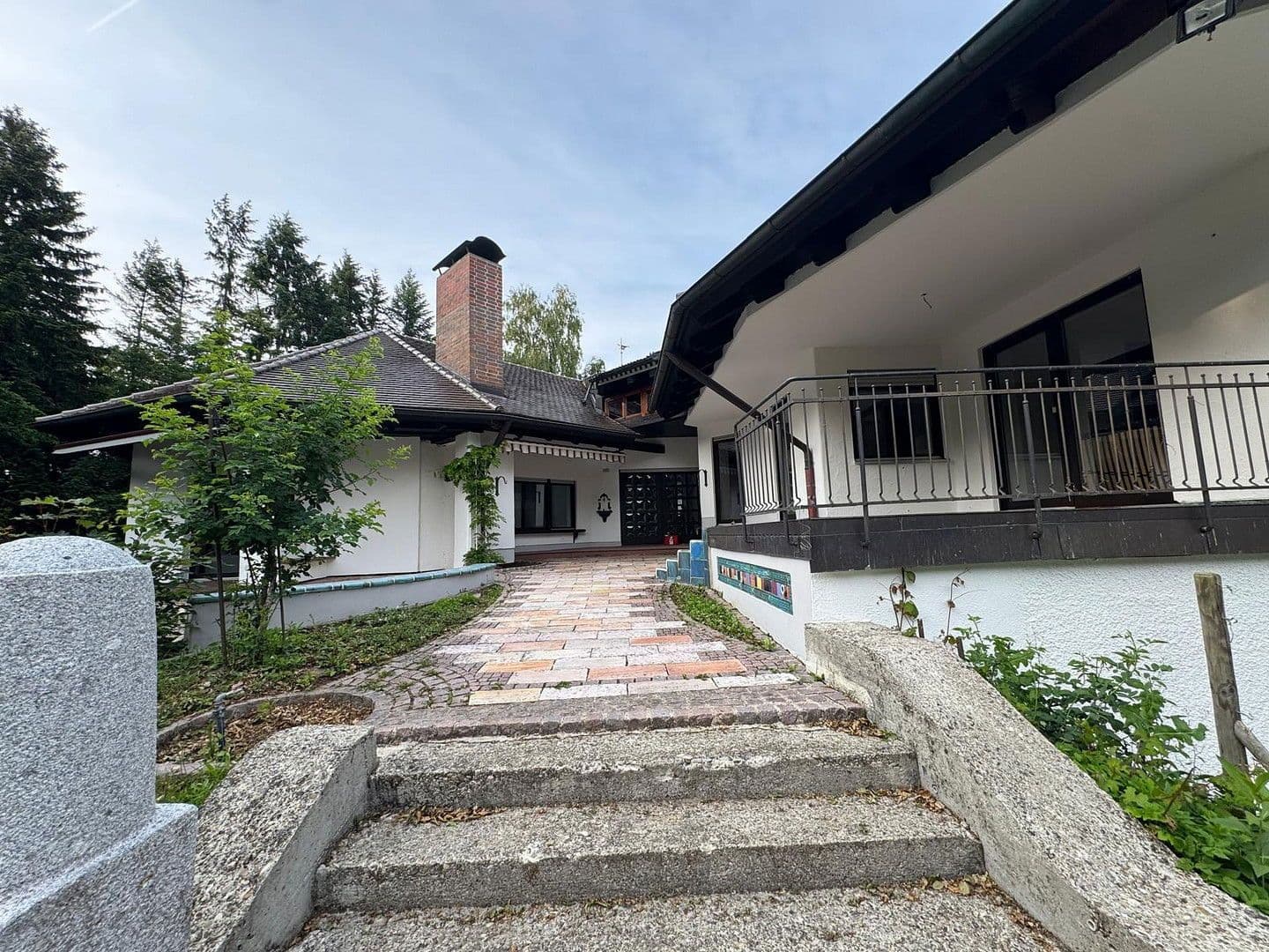 Predaj domu 540 m², pozemek 5.943 m², Waldweg 15, Kötz, Bavorsko Predaj domu 540 m², pozemek 5.943 m², Waldweg 15, Kötz, Bavorsko