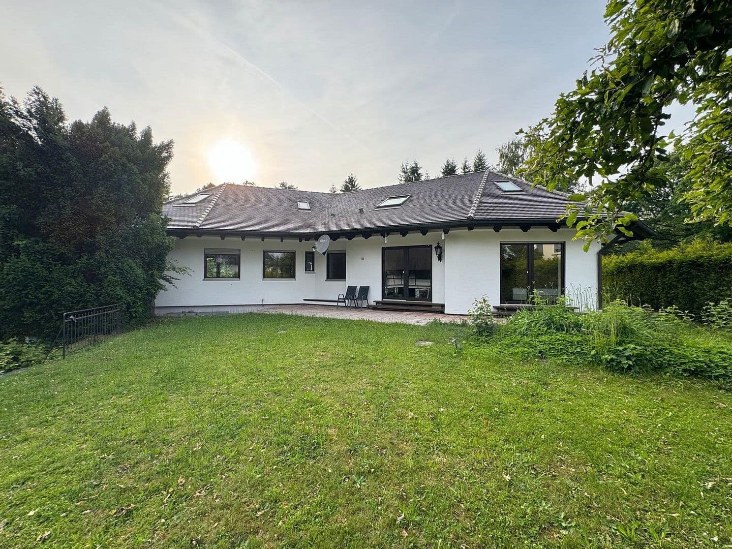 Predaj domu 540 m², pozemek 5.943 m², Waldweg 15, Kötz, Bavorsko Predaj domu 540 m², pozemek 5.943 m², Waldweg 15, Kötz, Bavorsko