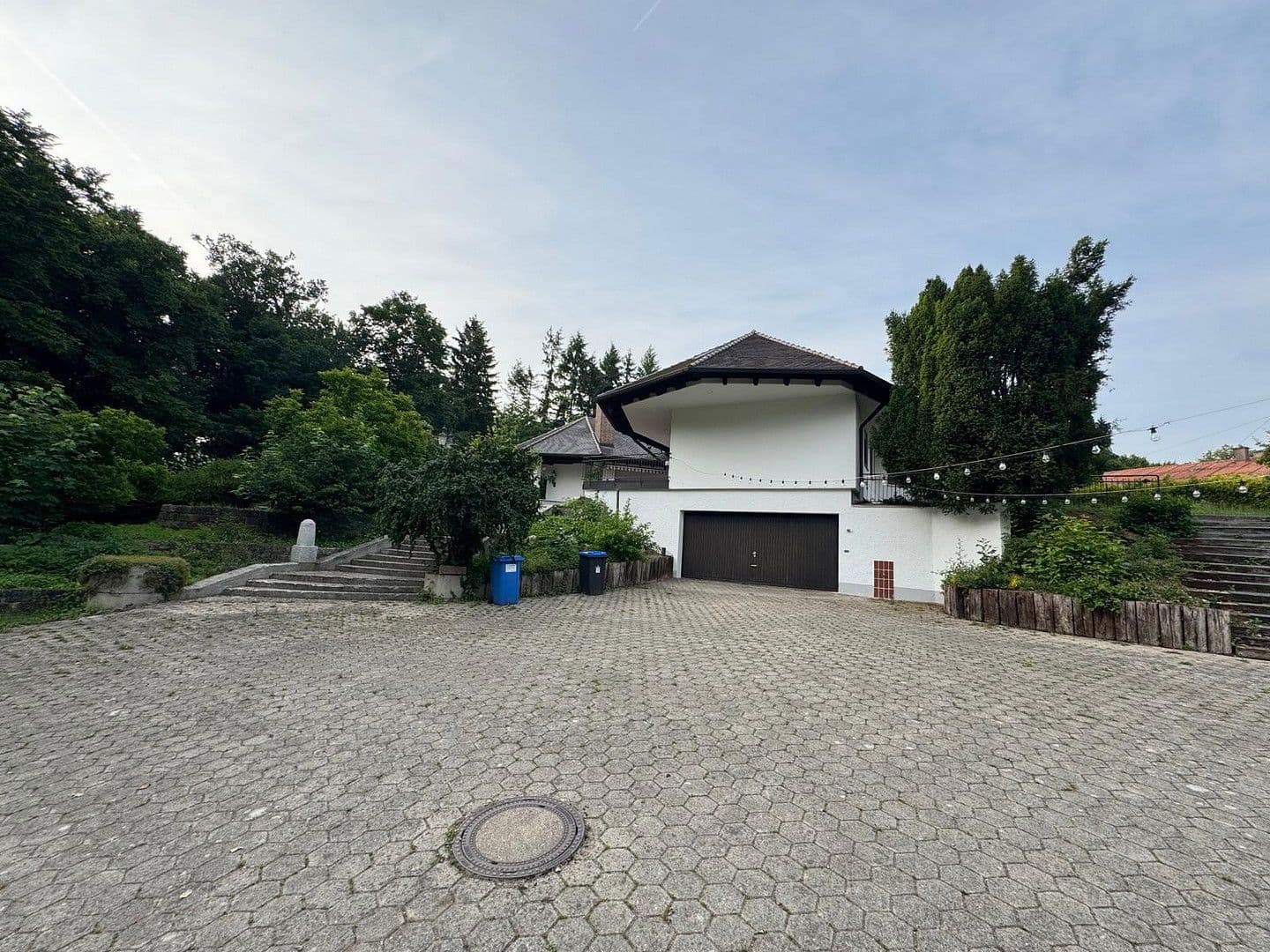 Predaj domu 540 m², pozemek 5.943 m², Waldweg 15, Kötz, Bavorsko Predaj domu 540 m², pozemek 5.943 m², Waldweg 15, Kötz, Bavorsko