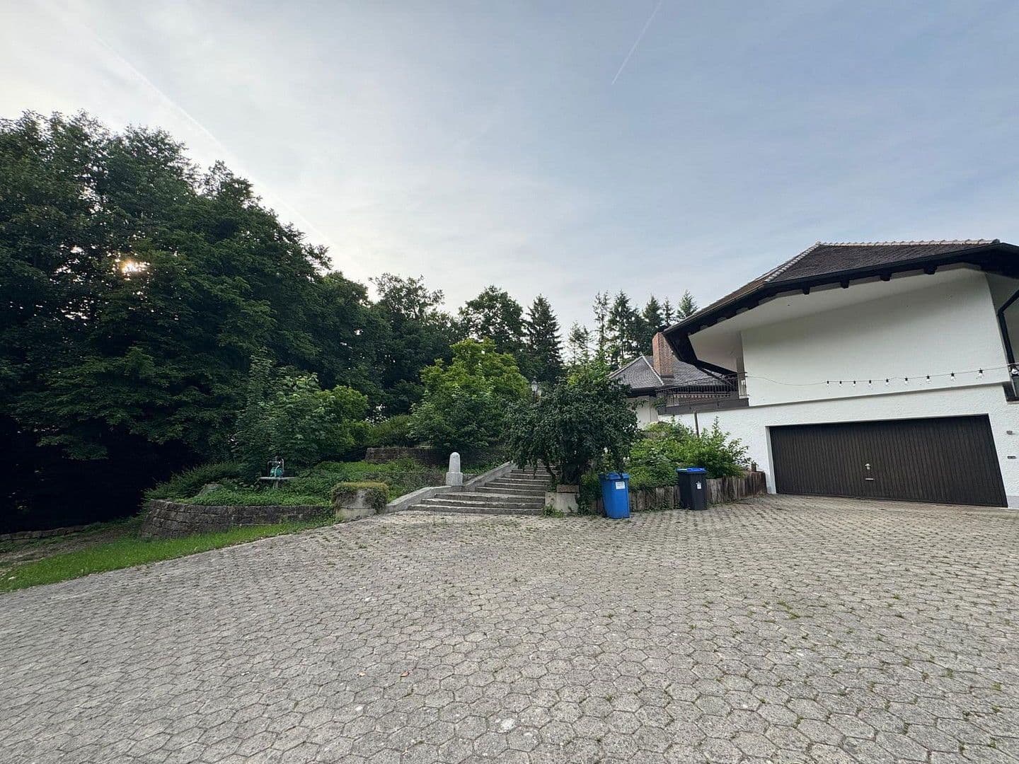 Predaj domu 540 m², pozemek 5.943 m², Waldweg 15, Kötz, Bavorsko Predaj domu 540 m², pozemek 5.943 m², Waldweg 15, Kötz, Bavorsko