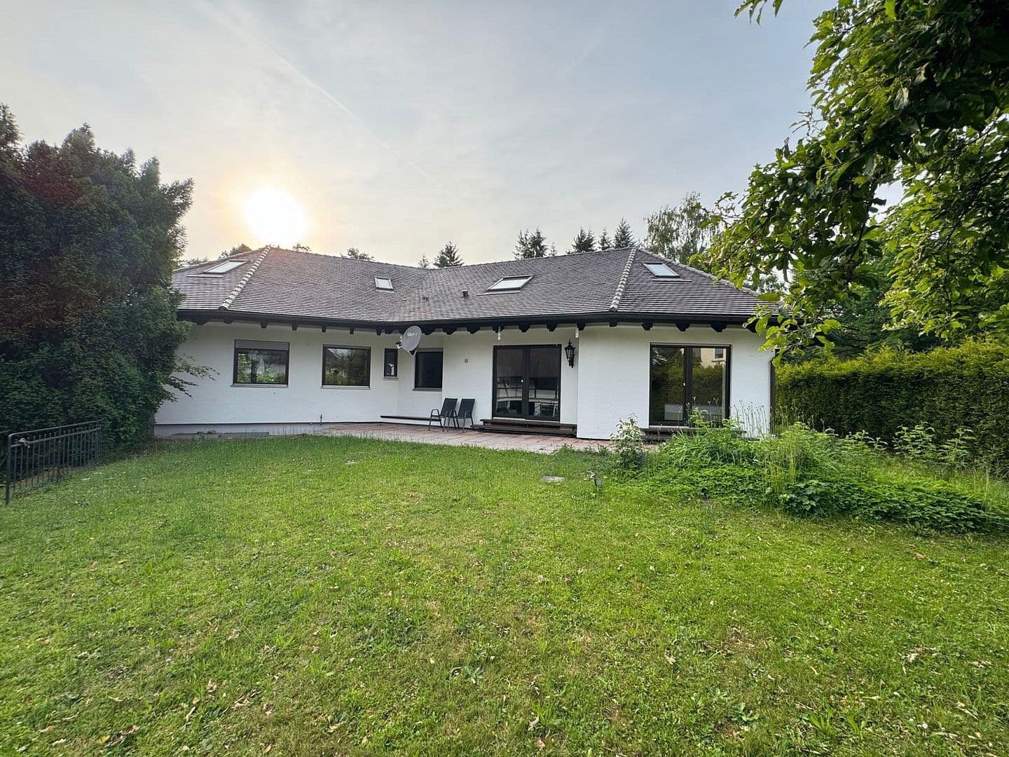Predaj domu 540 m², pozemek 5.943 m², Waldweg 15, Kötz, Bavorsko Predaj domu 540 m², pozemek 5.943 m², Waldweg 15, Kötz, Bavorsko