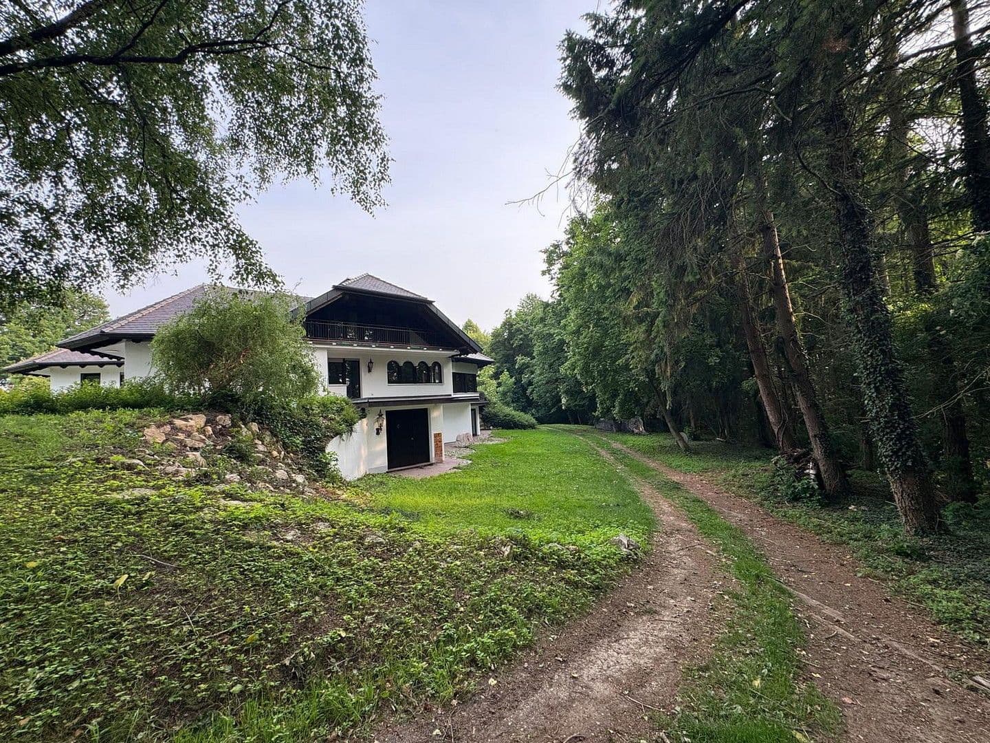 Predaj domu 540 m², pozemek 5.943 m², Waldweg 15, Kötz, Bavorsko Predaj domu 540 m², pozemek 5.943 m², Waldweg 15, Kötz, Bavorsko