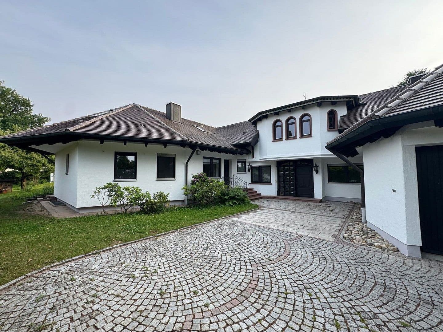 Predaj domu 540 m², pozemek 5.943 m², Waldweg 15, Kötz, Bavorsko Predaj domu 540 m², pozemek 5.943 m², Waldweg 15, Kötz, Bavorsko