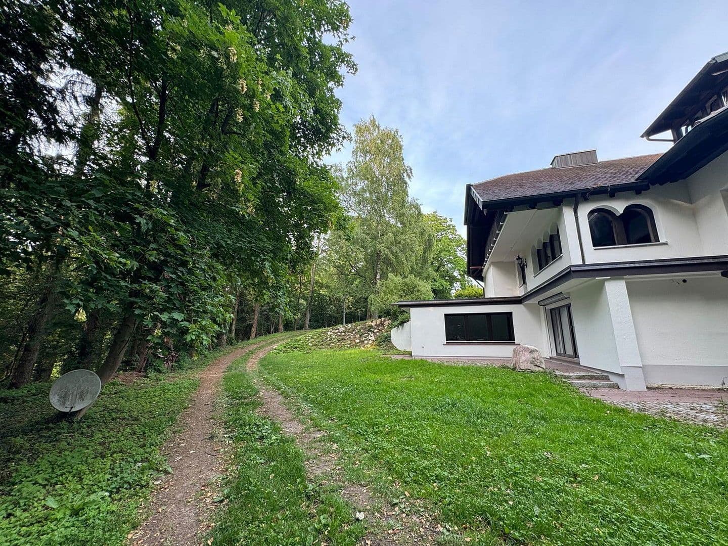 Predaj domu 540 m², pozemek 5.943 m², Waldweg 15, Kötz, Bavorsko Predaj domu 540 m², pozemek 5.943 m², Waldweg 15, Kötz, Bavorsko