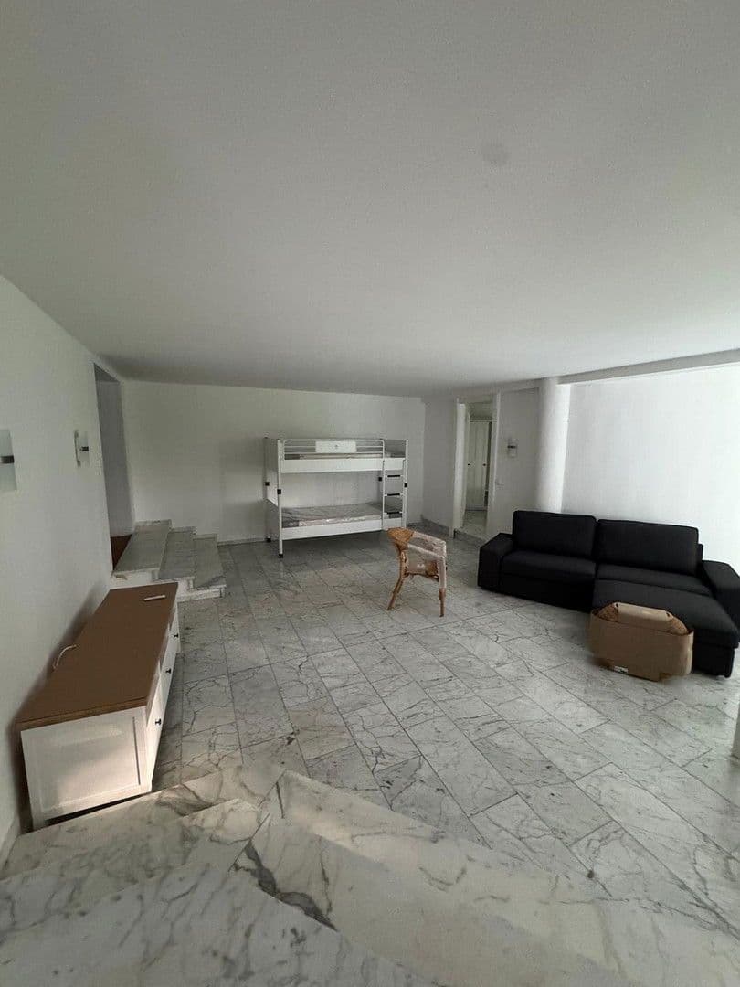 Predaj domu 540 m², pozemek 5.943 m², Waldweg 15, Kötz, Bavorsko Predaj domu 540 m², pozemek 5.943 m², Waldweg 15, Kötz, Bavorsko