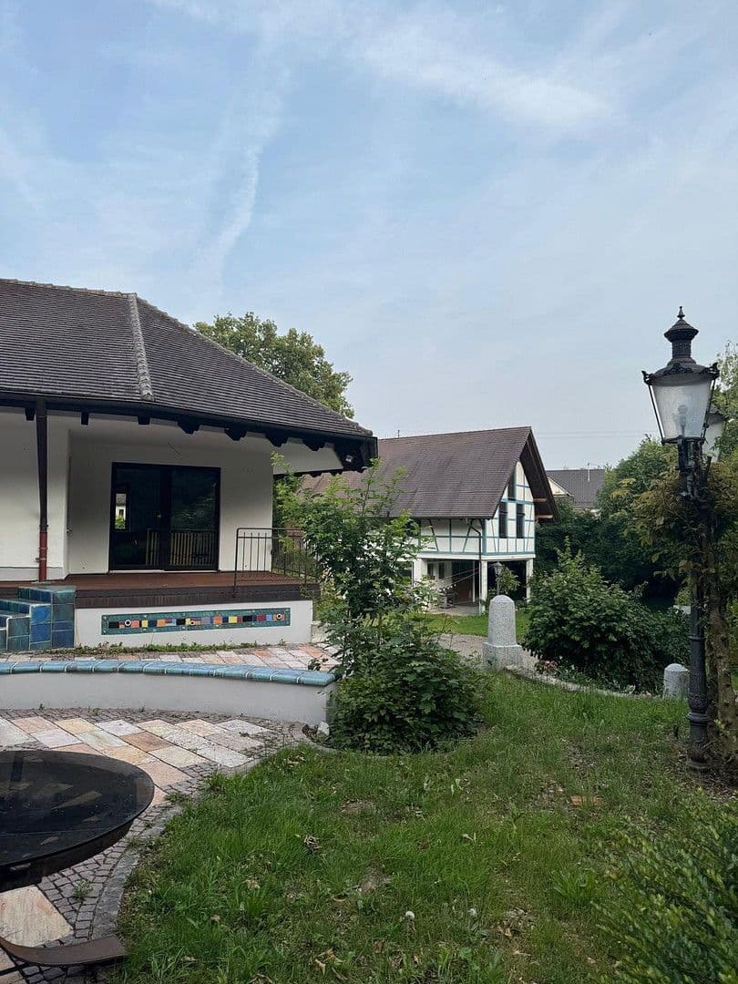 Predaj domu 540 m², pozemek 5.943 m², Waldweg 15, Kötz, Bavorsko Predaj domu 540 m², pozemek 5.943 m², Waldweg 15, Kötz, Bavorsko