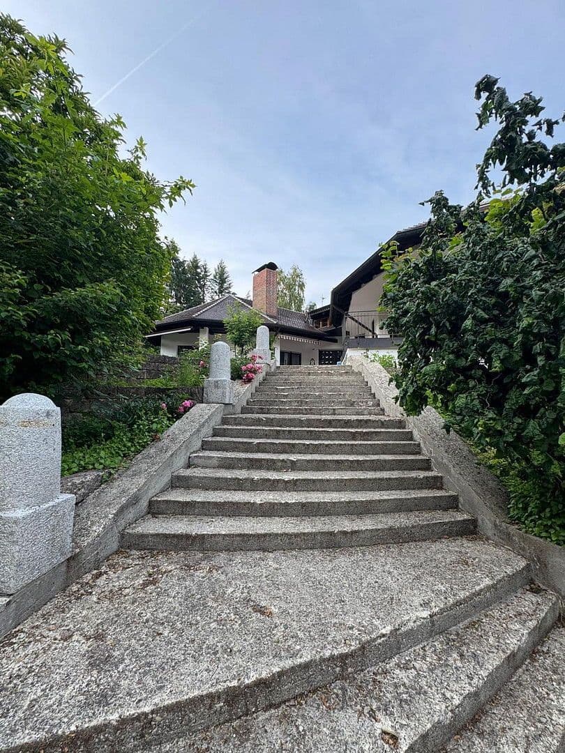 Predaj domu 540 m², pozemek 5.943 m², Waldweg 15, Kötz, Bavorsko Predaj domu 540 m², pozemek 5.943 m², Waldweg 15, Kötz, Bavorsko