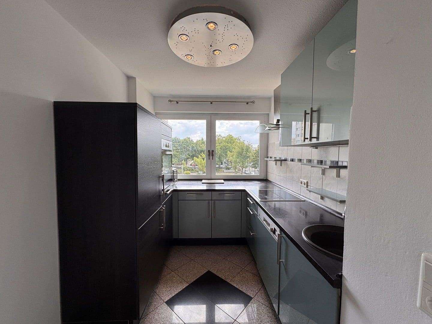 Prenájom bytu 4-izbový 94 m², Mainz, Porýnie-Falcko Prenájom bytu 4-izbový 94 m², Mainz, Porýnie-Falcko