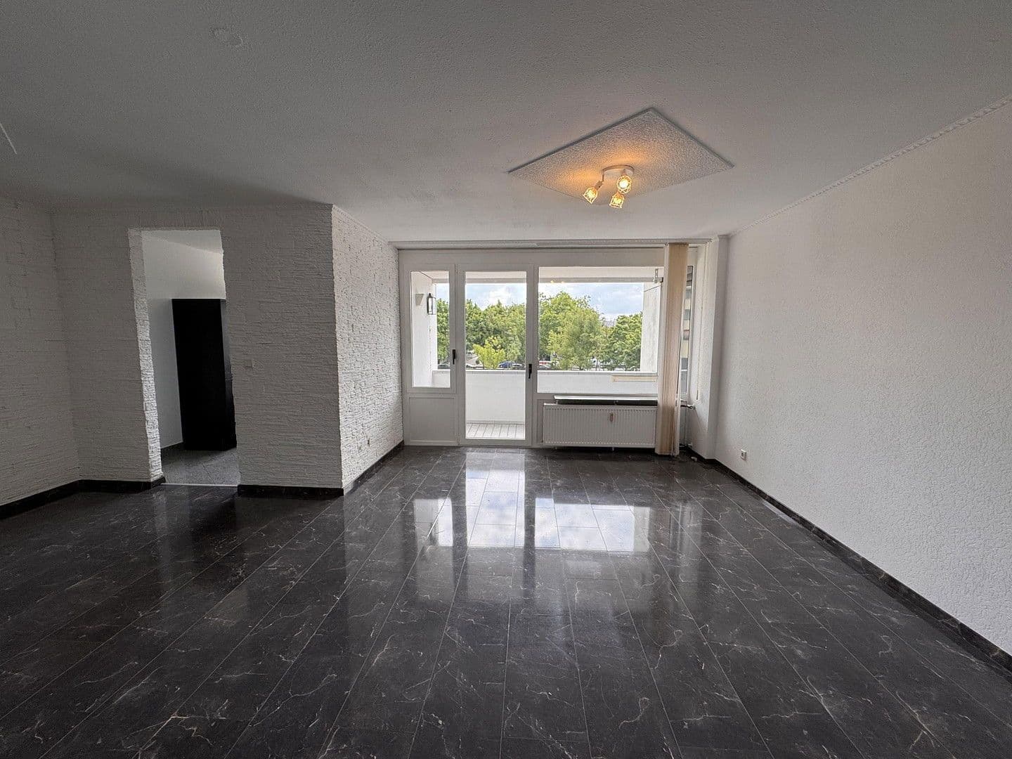 Prenájom bytu 4-izbový 94 m², Mainz, Porýnie-Falcko Prenájom bytu 4-izbový 94 m², Mainz, Porýnie-Falcko