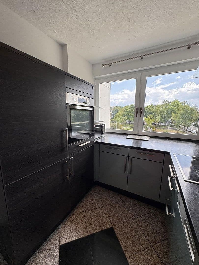 Prenájom bytu 4-izbový 94 m², Mainz, Porýnie-Falcko Prenájom bytu 4-izbový 94 m², Mainz, Porýnie-Falcko