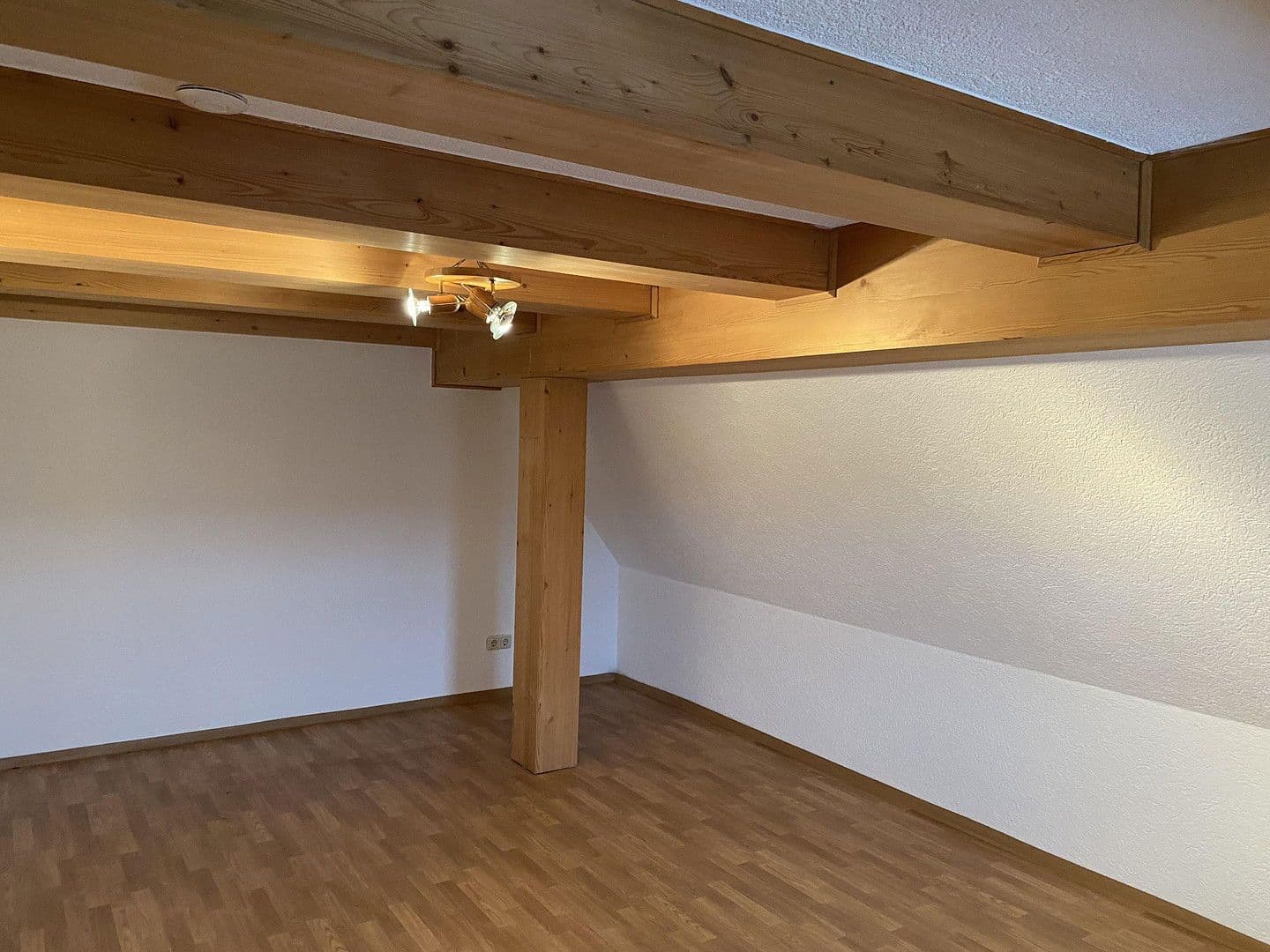 Predaj domu 280 m², pozemek 833 m², Kleinsendelbach, Bavorsko Predaj domu 280 m², pozemek 833 m², Kleinsendelbach, Bavorsko