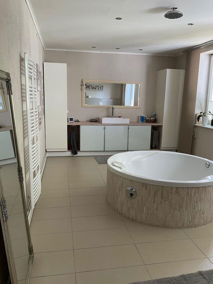 Predaj domu 800 m², pozemek 3.821 m², Bad Karlshafen, Hesensko Predaj domu 800 m², pozemek 3.821 m², Bad Karlshafen, Hesensko