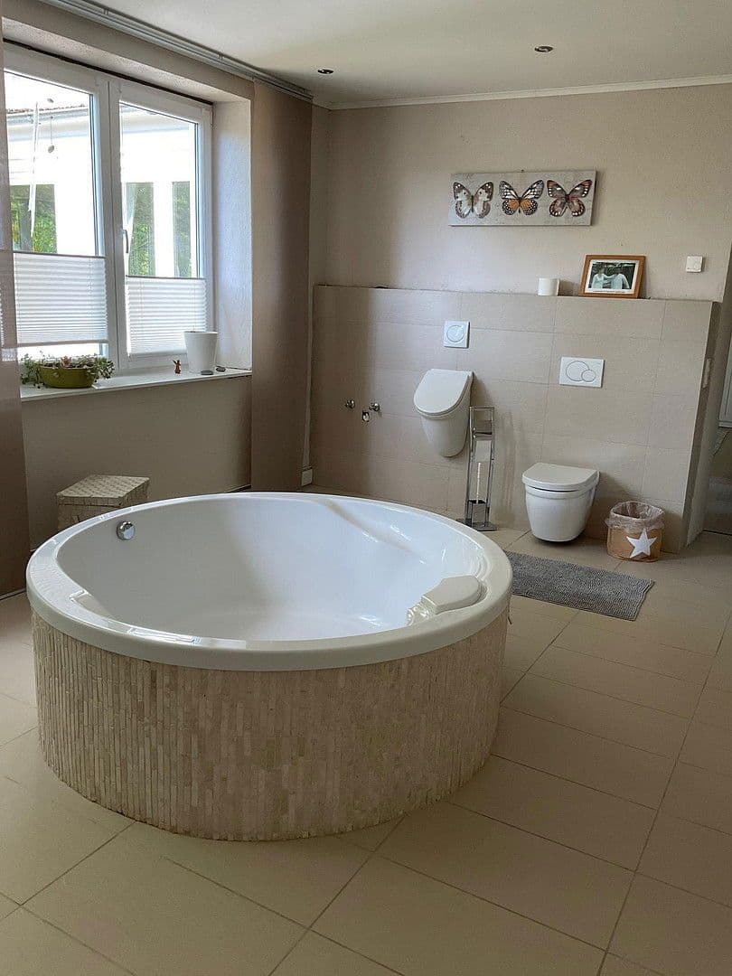 Predaj domu 800 m², pozemek 3.821 m², Bad Karlshafen, Hesensko Predaj domu 800 m², pozemek 3.821 m², Bad Karlshafen, Hesensko