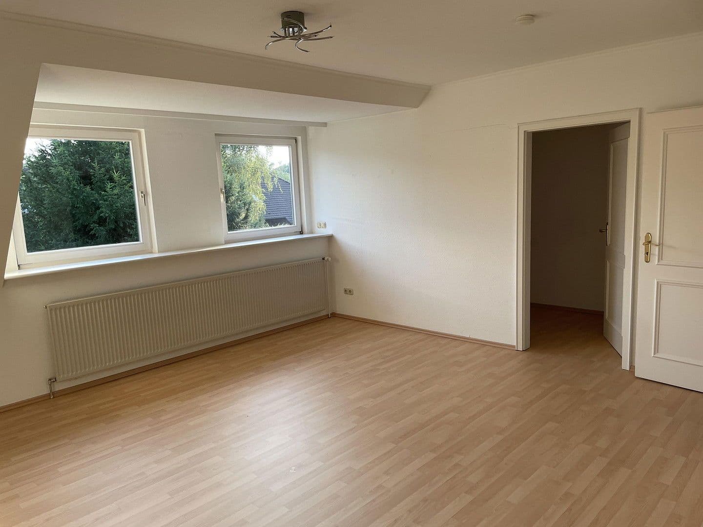 Predaj domu 144 m², pozemek 355 m², Rellingen, Šlezvicko-Holštajnsko Predaj domu 144 m², pozemek 355 m², Rellingen, Šlezvicko-Holštajnsko