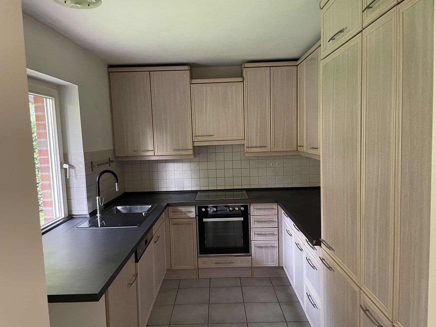 Predaj domu 144 m², pozemek 355 m², Rellingen, Šlezvicko-Holštajnsko Predaj domu 144 m², pozemek 355 m², Rellingen, Šlezvicko-Holštajnsko