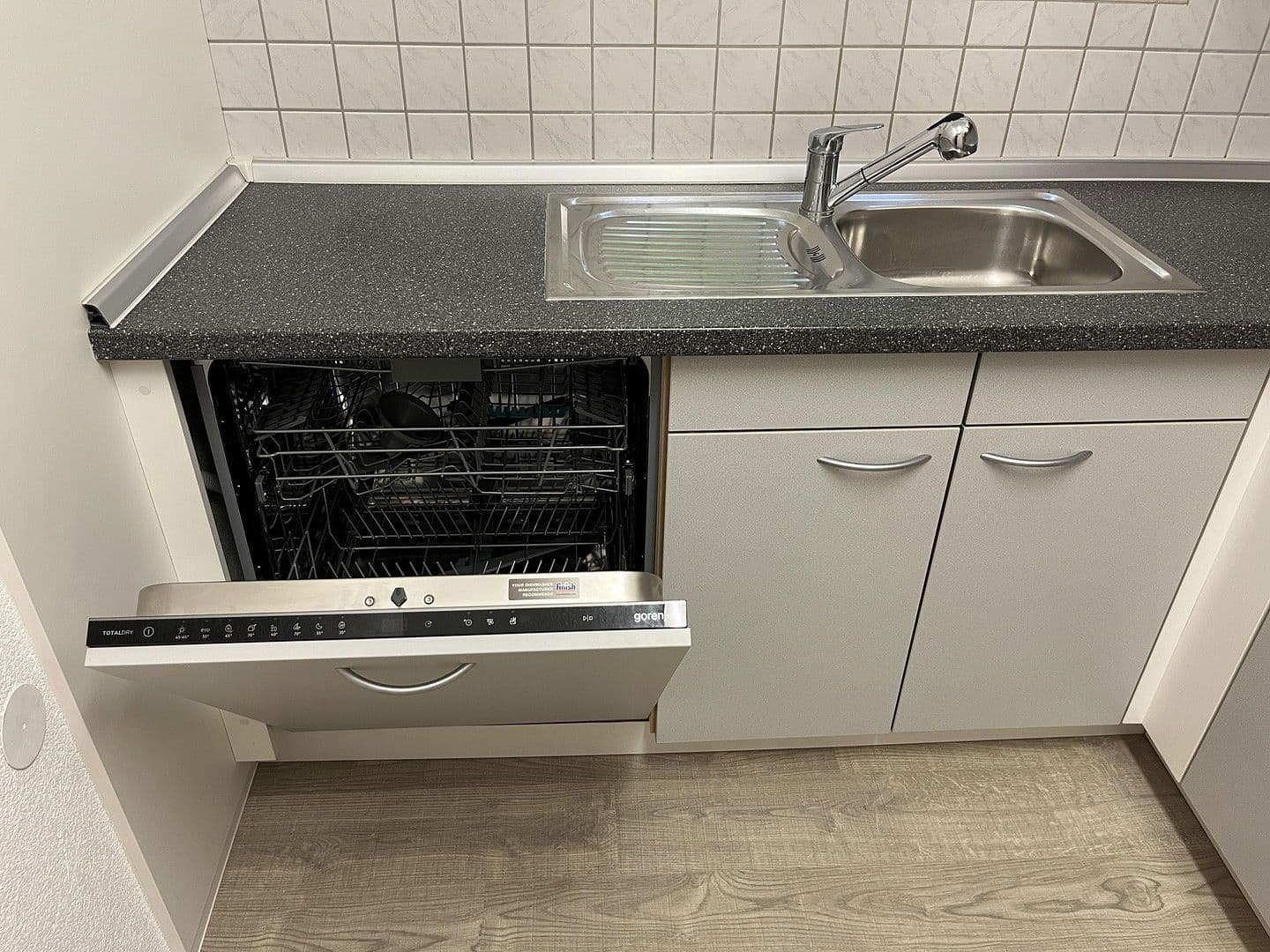 Prenájom bytu 2-izbový 81 m², Möckmühl, Bádensko-Wurttembersko Prenájom bytu 2-izbový 81 m², Möckmühl, Bádensko-Wurttembersko