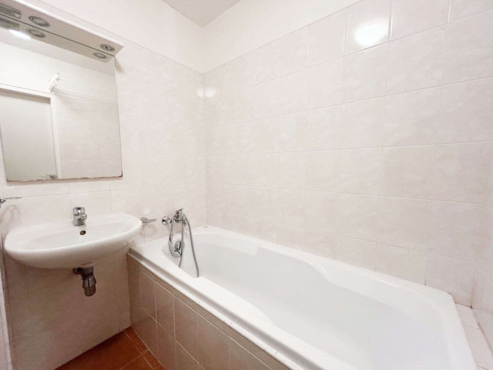 Prenájom bytu 2-izbový 44 m², Kettnerova, Praha, Praha Prenájom bytu 2-izbový 44 m², Kettnerova, Praha, Praha