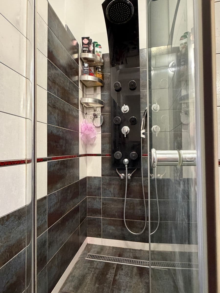 Predaj bytu 3-izbový 67 m², Sokolovská, Praha, Praha Predaj bytu 3-izbový 67 m², Sokolovská, Praha, Praha