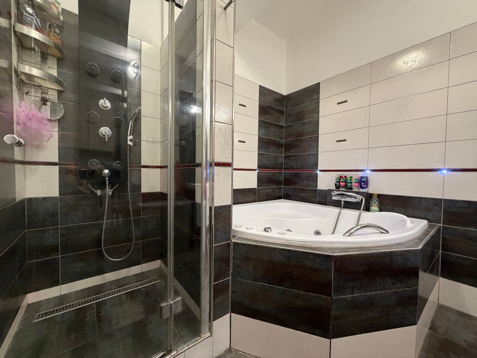 Predaj bytu 3-izbový 67 m², Sokolovská, Praha, Praha Predaj bytu 3-izbový 67 m², Sokolovská, Praha, Praha