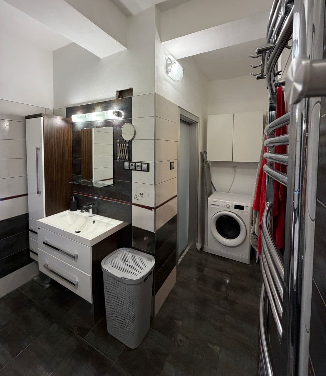 Predaj bytu 3-izbový 67 m², Sokolovská, Praha, Praha Predaj bytu 3-izbový 67 m², Sokolovská, Praha, Praha